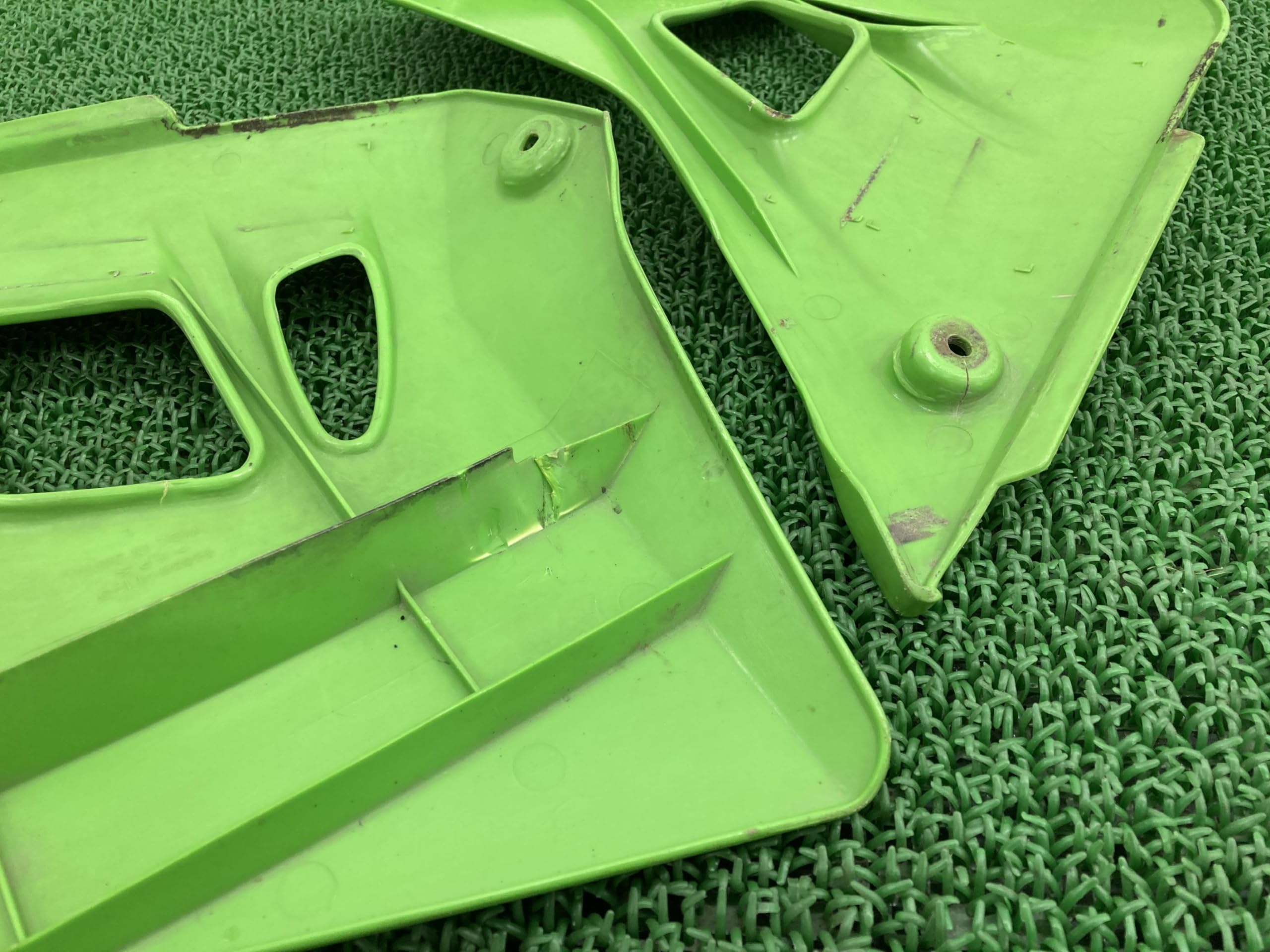 R様 Amazon.co.jp: KDX220R Shroud Left and Right Green 49089-1120